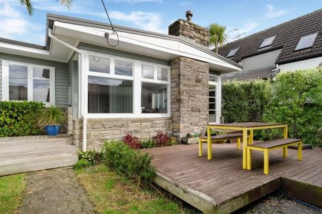 Photo of property in 1/15 Stratford Avenue, Milford, Auckland, 0620