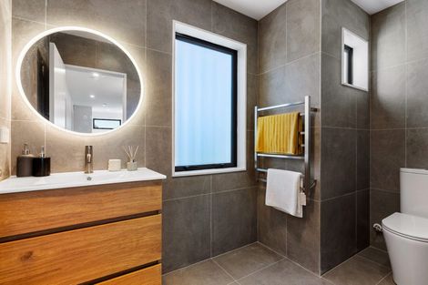 Photo of property in 16a Meadway, Sunnyhills, Auckland, 2010