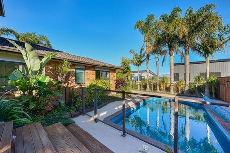 Photo of property in 22 Travis View Drive, Fairview Heights, Auckland, 0632