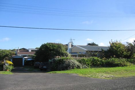 Photo of property in 6 Taiata Street, Waikanae Beach, Waikanae, 5036