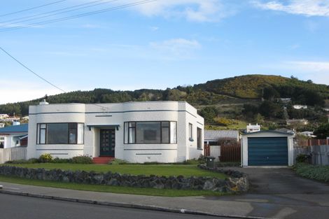 Photo of property in 210 Marine Parade, Bluff, 9814