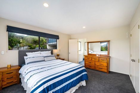 Photo of property in 8 Fernridge Way, Tirohanga, Lower Hutt, 5010