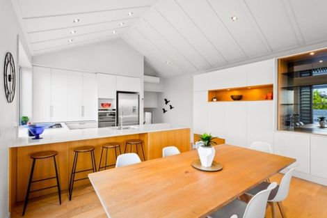 Photo of property in 8 Garadice Road, Rothesay Bay, Auckland, 0630