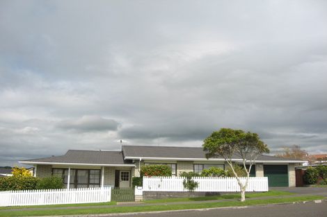 Photo of property in 16 Poplar Grove, Whalers Gate, New Plymouth, 4310