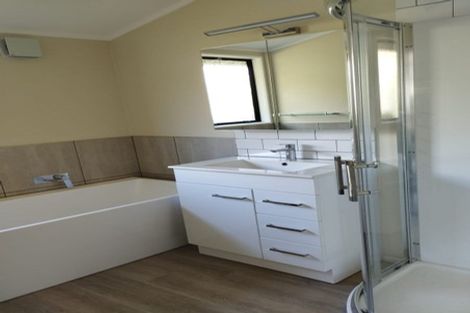 Photo of property in 19 Carluke Street, Paparangi, Wellington, 6037