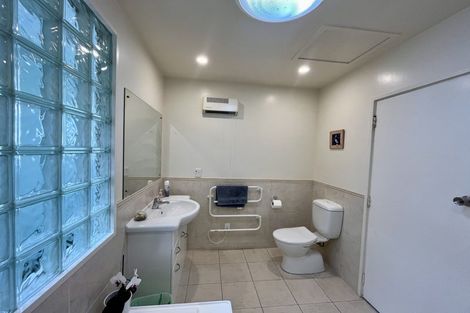 Photo of property in 1 Spicer Place, Tawa, Wellington, 5028