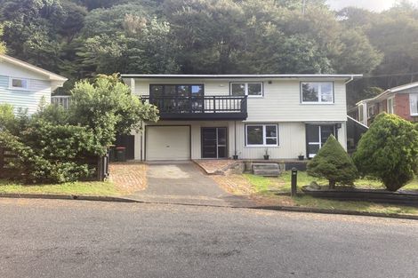 Photo of property in 38 August Street, Stokes Valley, Lower Hutt, 5019