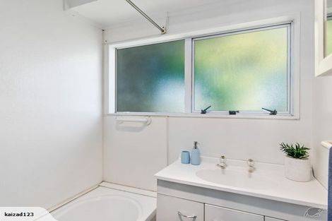 Photo of property in 27b Sutton Crescent, Papakura, 2110