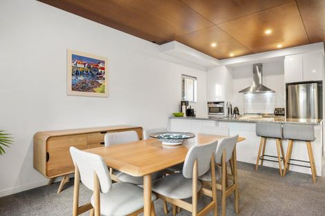 Photo of property in 1/3 Severn Street, Island Bay, Wellington, 6023