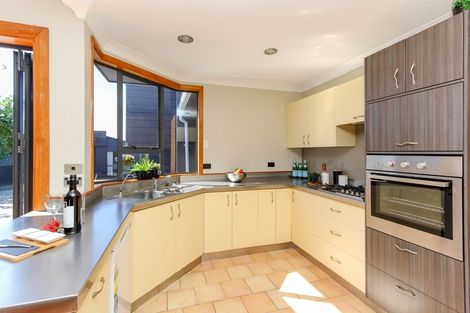 Photo of property in 21 Record Street, Fitzroy, New Plymouth, 4312