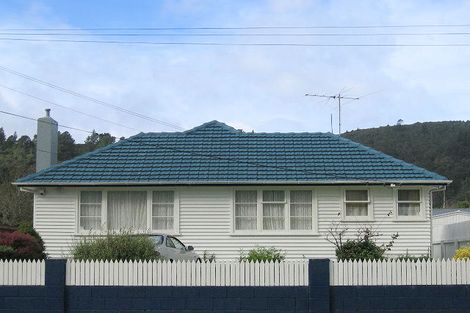 Photo of property in 17 Walker Grove, Stokes Valley, Lower Hutt, 5019