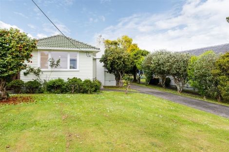 Photo of property in 15 Waione Avenue, Te Atatu Peninsula, Auckland, 0610