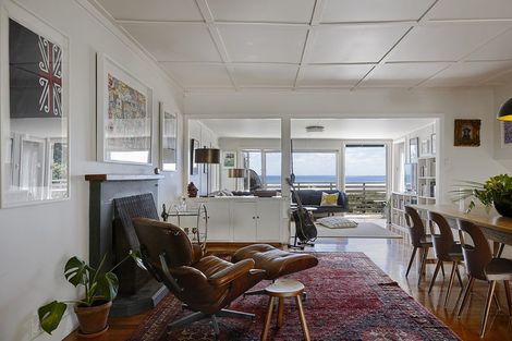 Photo of property in 72 Garden Road, Piha, New Lynn, 0772