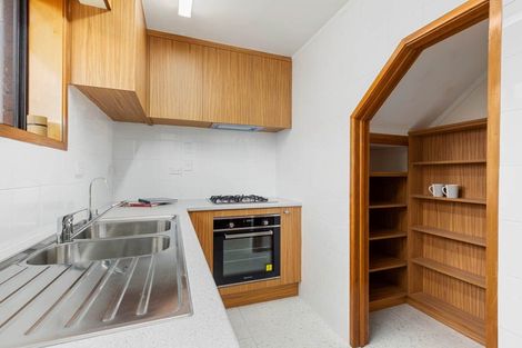 Photo of property in 8a Wendell Place, Greenlane, Auckland, 1061