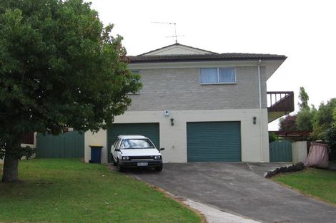 Photo of property in 5 Darlington Place, Glendene, Auckland, 0602