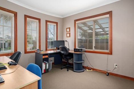 Photo of property in 1 Piha Close, Papamoa Beach, Papamoa, 3118