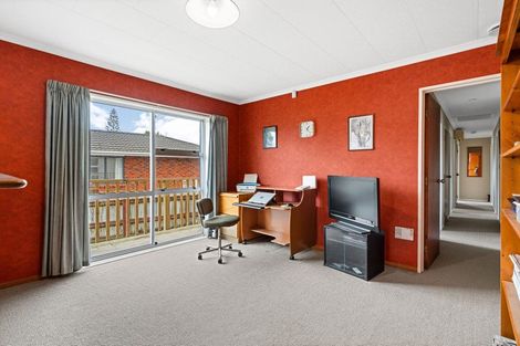 Photo of property in 62 Kawiu Road, Levin, 5510
