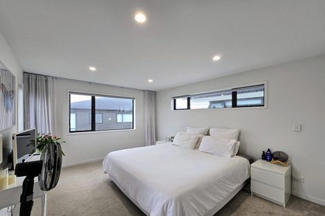 Photo of property in 7c Gulf Crest, Bucklands Beach, Auckland, 2012