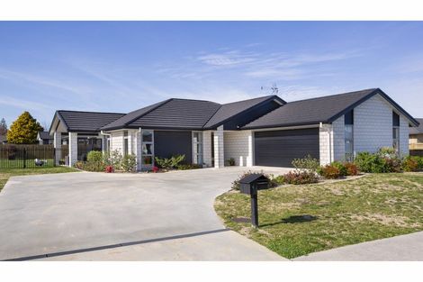 Photo of property in 4 Plescher Crescent, Leamington, Cambridge, 3432