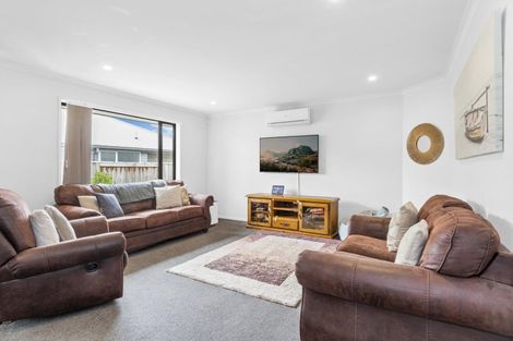 Photo of property in 86 Awataha Crescent, Pyes Pa, Tauranga, 3110
