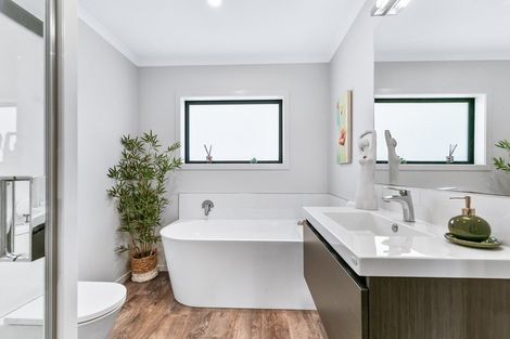 Photo of property in 8 Ash Close, Levin, 5510