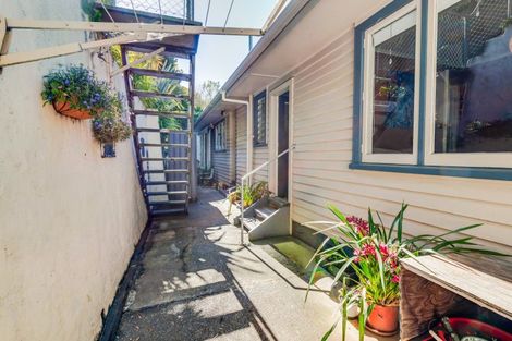 Photo of property in 16 Spencer Road, Hospital Hill, Napier, 4110
