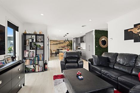 Photo of property in 33 Jane Maree Road, Kumeu, 0810