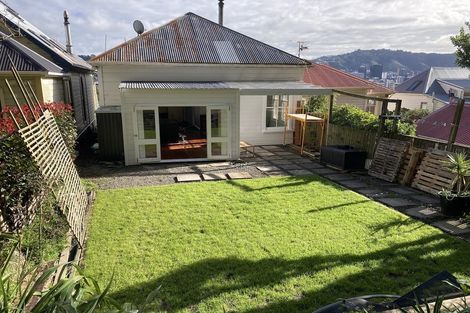 Photo of property in 31 Scarborough Terrace, Mount Victoria, Wellington, 6011