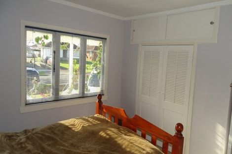 Photo of property in 11 Seddon Avenue, Papatoetoe, Auckland, 2104