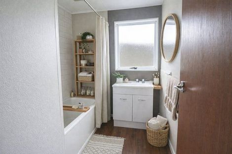 Photo of property in 24a Humphries Place, Awapuni, Palmerston North, 4412