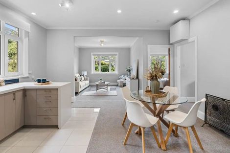 Photo of property in 11 Hawkhurst Road, Lyttelton, 8082