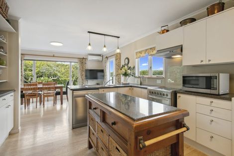 Photo of property in 63 Forrest Hill Road, Milford, Auckland, 0620