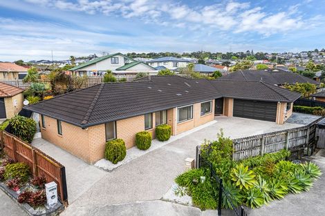 Photo of property in 8 Bokeen Lane, Flat Bush, Auckland, 2019