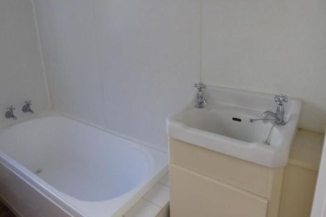Photo of property in 10 Cavendish Square, Strathmore Park, Wellington, 6022
