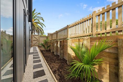 Photo of property in 1/33 Elizabeth Drive, West Harbour, Auckland, 0618
