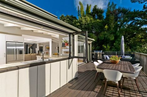 Photo of property in 19 Te Araroa Drive, Paremoremo, Auckland, 0632