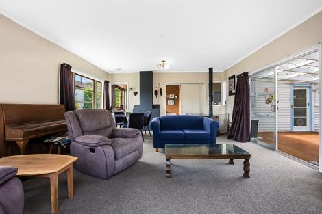 Photo of property in 16 Raroa Terrace, Tawa, Wellington, 5028