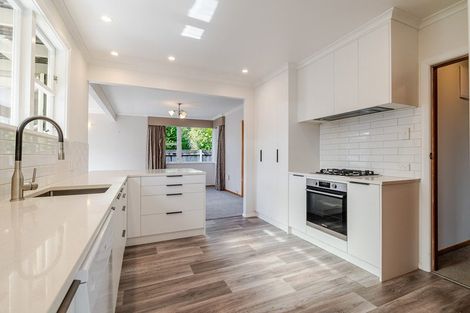 Photo of property in 5 Athlone Place, Hokowhitu, Palmerston North, 4410
