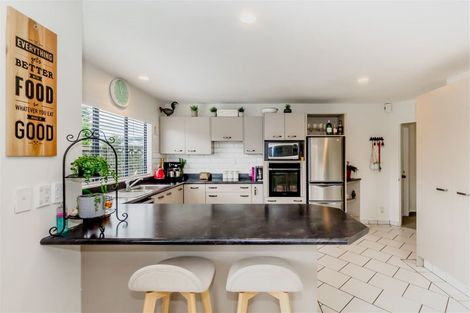 Photo of property in 87 Cedar Drive, Paraparaumu Beach, Paraparaumu, 5032