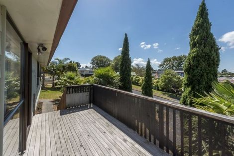 Photo of property in 4 Kayle Glen, West Harbour, Auckland, 0618