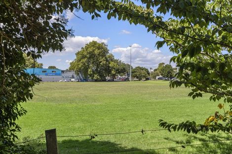 Photo of property in 17 Woodward Avenue, Mangere Bridge, Auckland, 2022