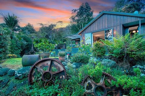 Photo of property in 125 Stoney Creek Drive, Waitakere, Henderson, 0782