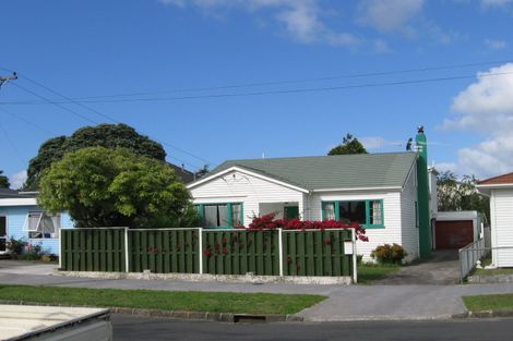 Photo of property in 11 Maranui Avenue, Point Chevalier, Auckland, 1022