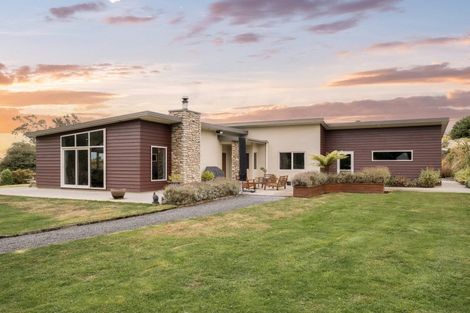 Photo of property in 37 Settlement Hill Road, Owaka, 9586