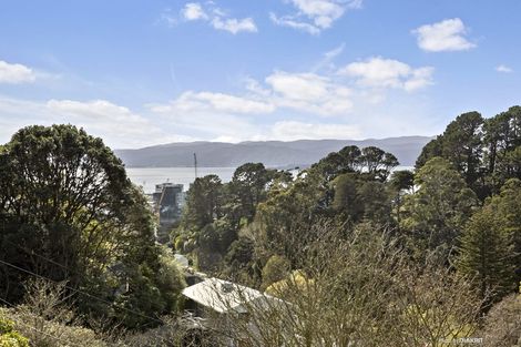 Photo of property in 67 Garden Road, Northland, Wellington, 6012