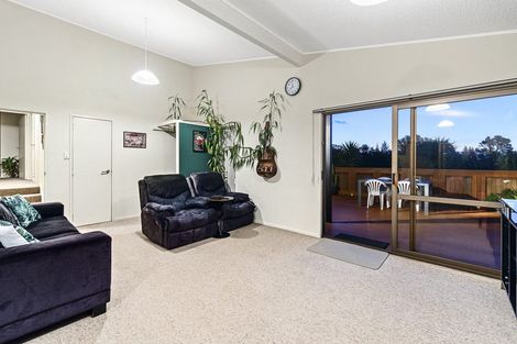 Photo of property in 100 Heta Road, Highlands Park, New Plymouth, 4312