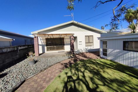 Photo of property in 9 Hoyle Place, New Plymouth, 4310