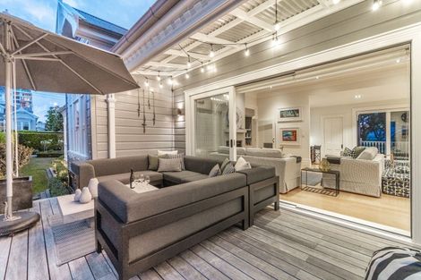 Photo of property in 58 Stanley Point Road, Stanley Point, Auckland, 0624