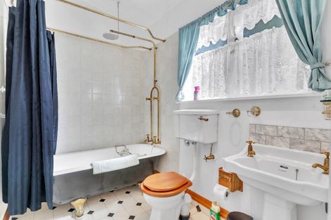 Photo of property in 17 Cambridge Road, Martinborough, 5711