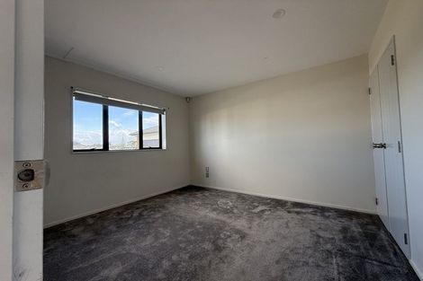 Photo of property in 21 Bangla Place, Massey, Auckland, 0614